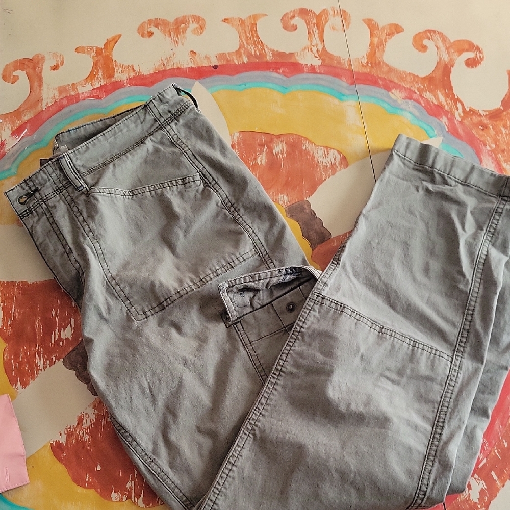 Women's Green cargo Pants size 10 LL Bean